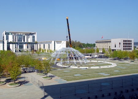 Bau der Bundestagsarena vor dem Paul-Löbe-Haus