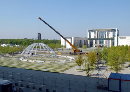 Bau der Bundestagsarena vor dem Paul-Löbe-Haus