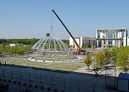 Bau der Bundestagsarena vor dem Paul-Löbe-Haus