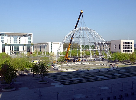 Bau der Bundestagsarena vor dem Paul-Löbe-Haus