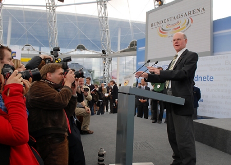 Pressetermin mit dem Bundestagspräsidenten Dr. Norbert Lammert vor der Bundestagsarena