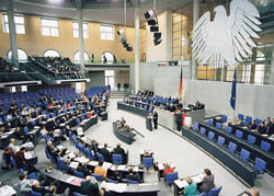 Ein Sitz im Plenum wurde abgebaut.