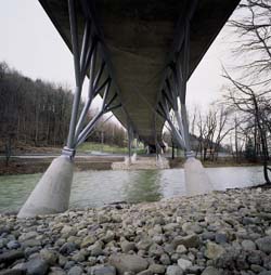 Brücke über den Fluss Traun.