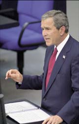 George W. Bush spricht im Bundestag.