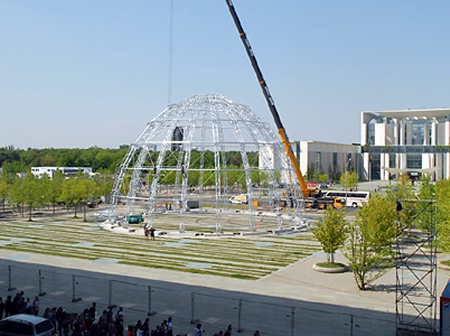 Bau der Bundestagsarena vor dem Paul-Löbe-Haus