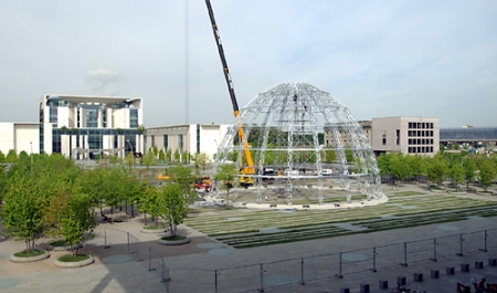 Bau der Bundestagsarena vor dem Paul-Löbe-Haus