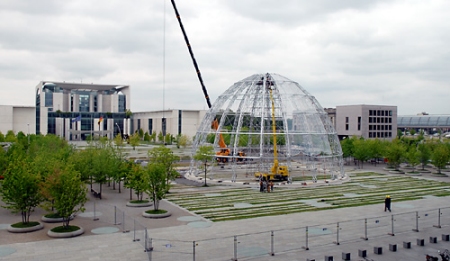 Bau der Bundestagsarena vor dem Paul-Löbe-Haus