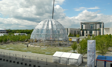 Bau der Bundestagsarena vor dem Paul-Löbe-Haus