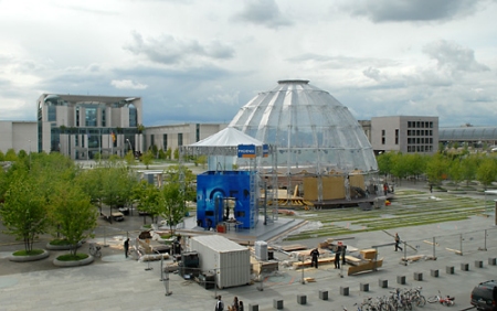 Bau der Bundestagsarena vor dem Paul-Löbe-Haus