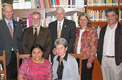 Deutsche Delegation mit Friedensnobelpreisträgerin Rigoberta Menchu