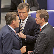 Bild: Michael Glos mit Wolfgang Gerhardt und Guido Westerwelle