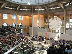 Innenansicht des Plenarsaal während einer Sitzung des Deutschen Bundestages