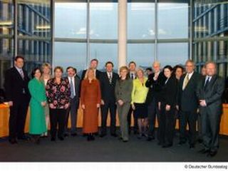 Gruppenfoto der Mitglieder des Ausschusses für Kultur und Medien, 14. Dezember 2005