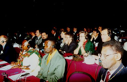 Deutsche Delegation im Tagungsraum