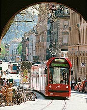Bild: Straßenbahn in Freiburg im Breisgau.