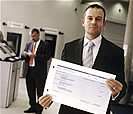 Bild: Der Abgeordnete Volker Wissing (FDP) in einem Schaltervorraum einer Bank.