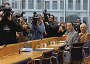 Bild: Zunächst keine Einigung: Pressekonferenz der Vorsitzenden der Föderalismuskommission Müntefering (SPD) und Stoiber (CSU) Ende 2004.