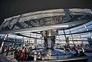 Bild: Die Doppelhelix unter der Kuppel des Reichstagsgebäudes.