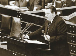 Franz Josef Strauß in der Debatte über den Jahreswirtschaftsbericht 1975.