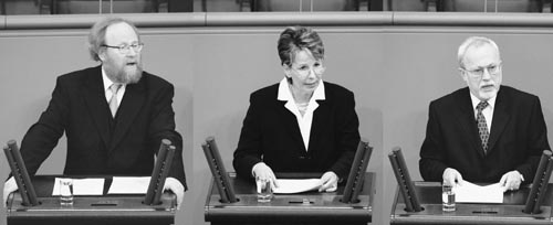 Bundestagspräsident Wolfgang Thierse, die damalige Volkskammerpräsidentin Sabine Bergmann-Pohl und der erste frei gewählte Ministerpräsident der DDR, Lothar de Maizière, erinnerten an die Volkskammerwahl vor zehn Jahren.