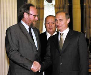 Ein fester Händedruck: Bundestagspräsident Wolfgang Thierse mit dem russischen Präsidenten Putin.