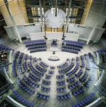 Blick in den noch leeren Plenarsaal.