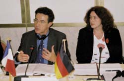 Der Leiter der französischen Delegation, Yves Cochet, und Monika Griefahn.