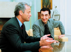 Gesprächspartner Cem Özdemir (rechts)...