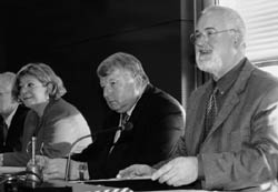 Andrea Fischer und Karl-Heinz Funke, rechts Peter Harry Carstensen