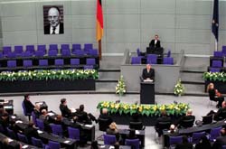 Der Bundestag würdigt den verstorbenen Politiker.