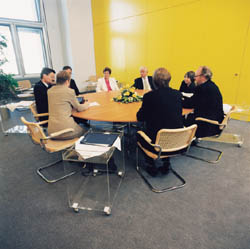 Präsidium und Ältestenrat regeln zusammen die Geschäfte des Bundestages.