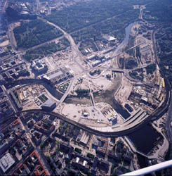 Luftaufnahme der Baustelle Parlamentsviertel: Wenn alles fertig ist, haben die Abgeordneten ihre Büros direkt neben dem Reichstagsgebäude.