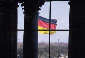 Der Bundestag und seine Flaggen.