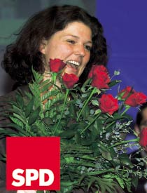 Rote Rosen für Ute Vogt nach der Wahl zur SPD-Spitzenkandidatin in Baden-Württemberg.