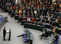 Blick in den Plenarsaal des Deutschen Bundestages während der Ansprache von Präsident Viktor Juschtschenkos