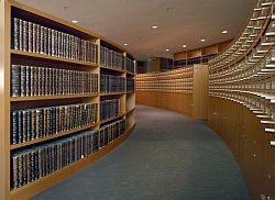 La bibliothèque du Bundestag - Aperçu des rayonnages.