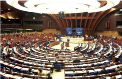 Foto: Sitzungssaal der Parlamentarischen Versammlung