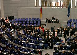 Bundesversammlung zur Wahl des Bundespräsidenten am 23.05.2004 im Reichstagsgebäude, Stimmabgabe
