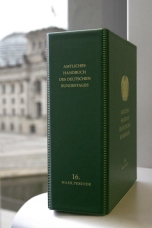 Foto: Rücken des Ordners 'Amtliches Handbuch'