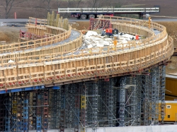 Baustelle einer Autobahnbrücke