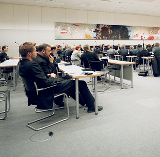 Jens Spahn in einer öffentlichen Anhörung