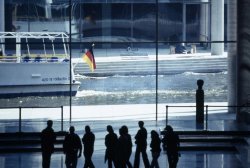 Glasfronten ermöglichen den Blick ins Parlamentsgeschehen im Paul-Löbe-Haus