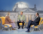 Streitgespräch im TV-Studio des Bundestages mit dem Moderator Sönke Petersen