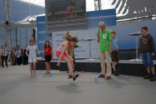 Standweitsprung mit Heike Drechsler in der Bundestagsarena