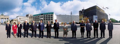 Die Ausschussmitglieder auf dem Pariser Platz (360-Grad-Foto)