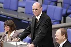 Norbert Lammert, président du Bundestag allemand, lors de la séance constitutive de l'assemblée élue en 2005 pour la 16e législature.