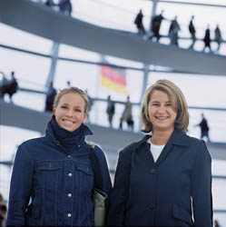 Janessa Schwab (rechts) und Freundin.