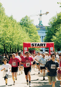 Abgeordnete und Mitarbeiter des Bundestages beim 2. Berliner Bundestagslauf