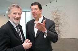 Antony Gormley im Gespräch mit Professor Armin Zweite, Mitglied der Jury des Bernhard-Heiliger-Preises für Skulptur und Direktor der Kunstsammlung Nordrhein-Westfalen