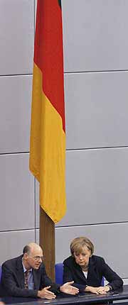 Bundestagspräsident Norbert Lammert und Kanzlerin Angela Merkel im Bundestag.